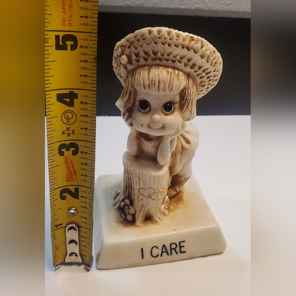 Vintage Russ and Wallace Berrie 1976 Cute Big Eyes Little Girl Figurine "I Care" - Picture 3 of 13